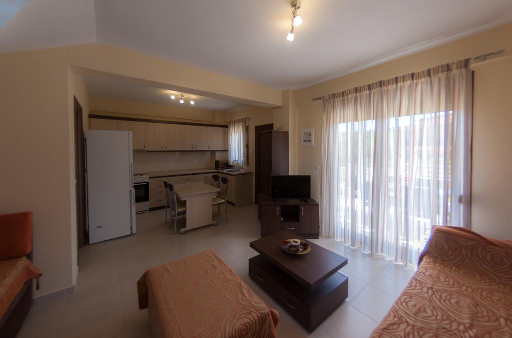 Ianthi Maisonettes Nea Roda Exterior photo
