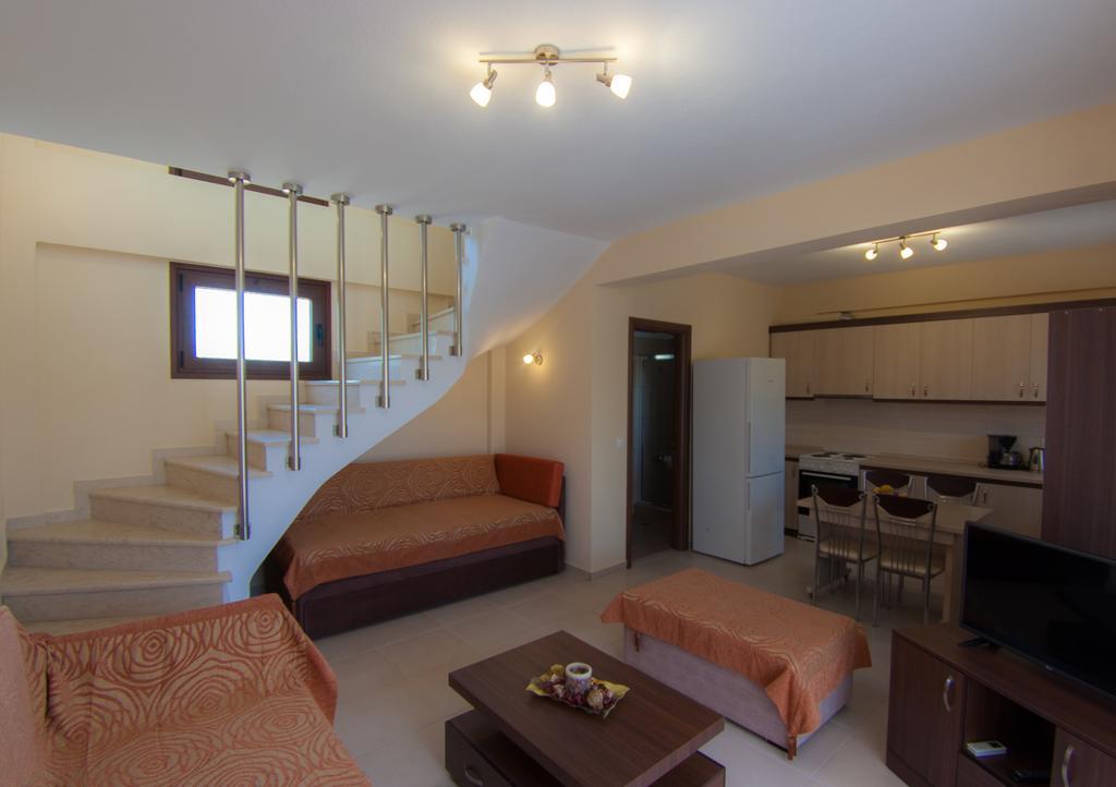 Ianthi Maisonettes Nea Roda Exterior photo