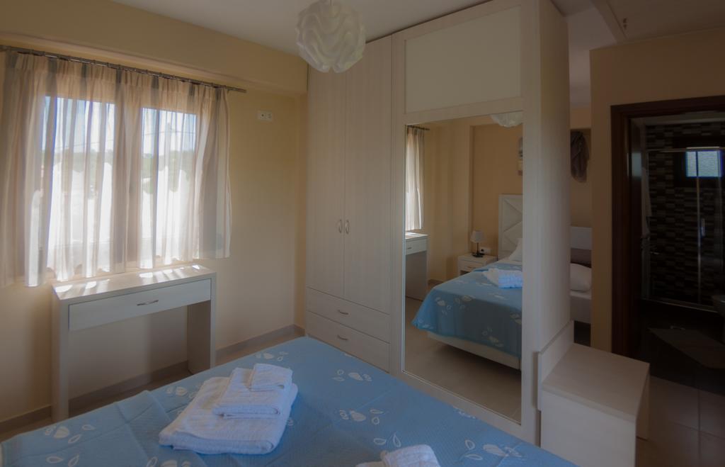 Ianthi Maisonettes Nea Roda Exterior photo