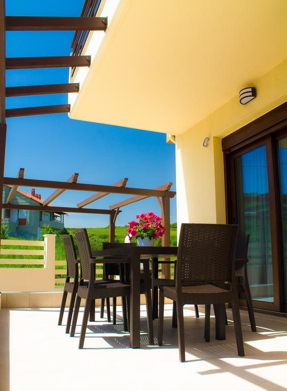 Ianthi Maisonettes Nea Roda Exterior photo